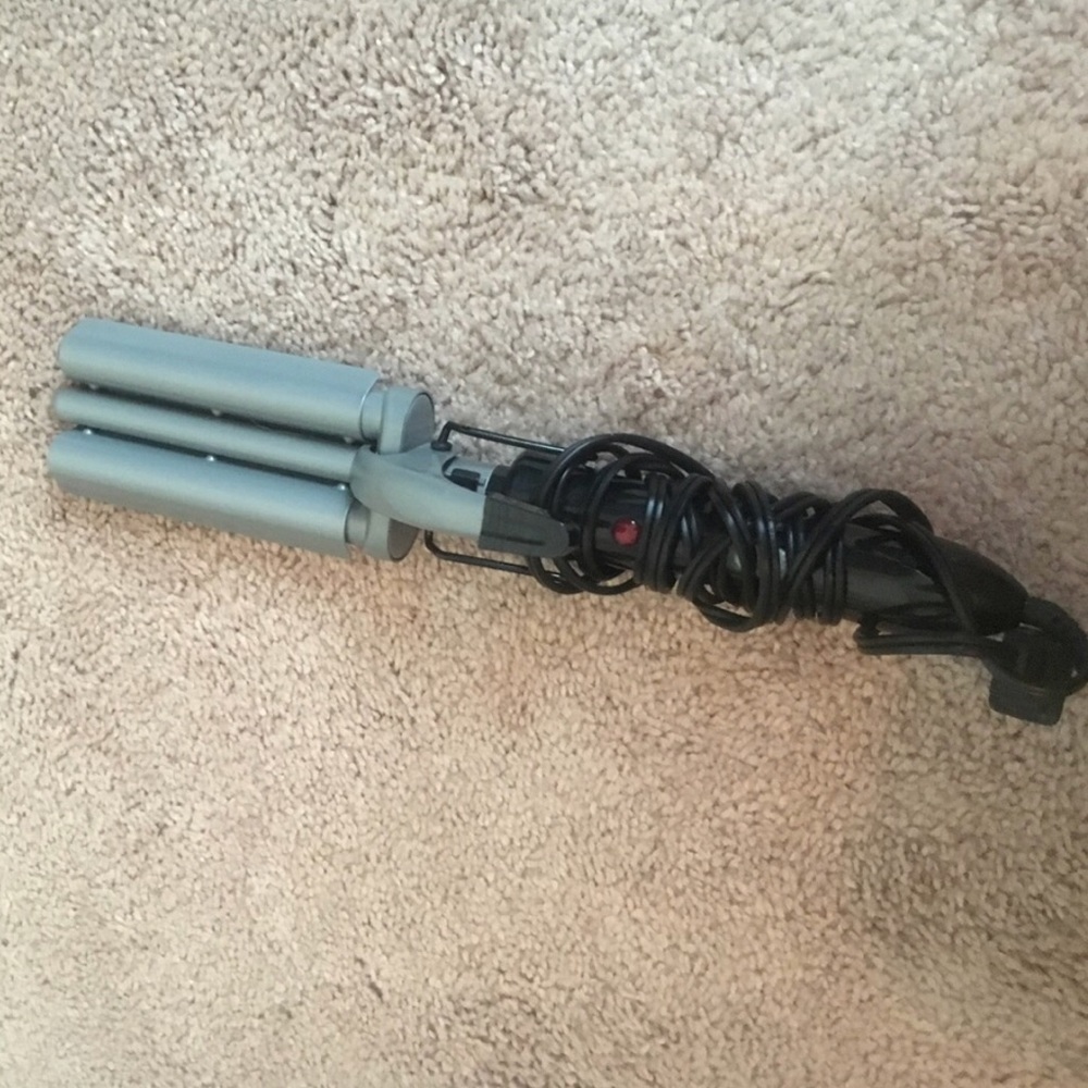 Beach waves curling iron only used once